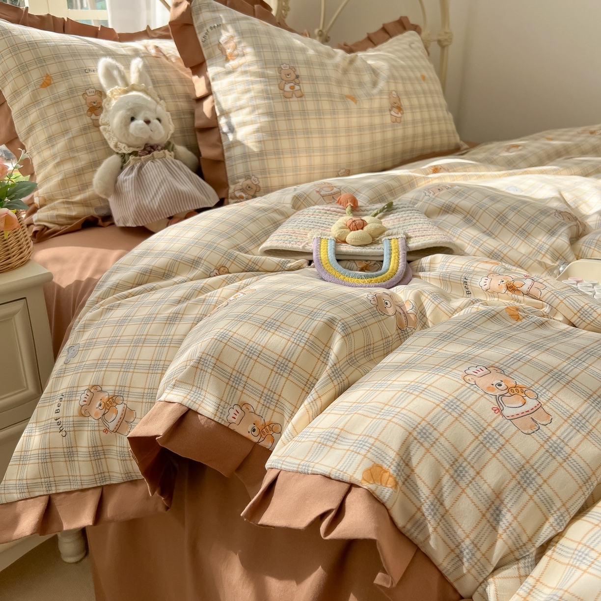 91家纺网 家纺一手货源 找家纺 韩巢家纺 2026新款花边款针织双层纱四件套 熊先生