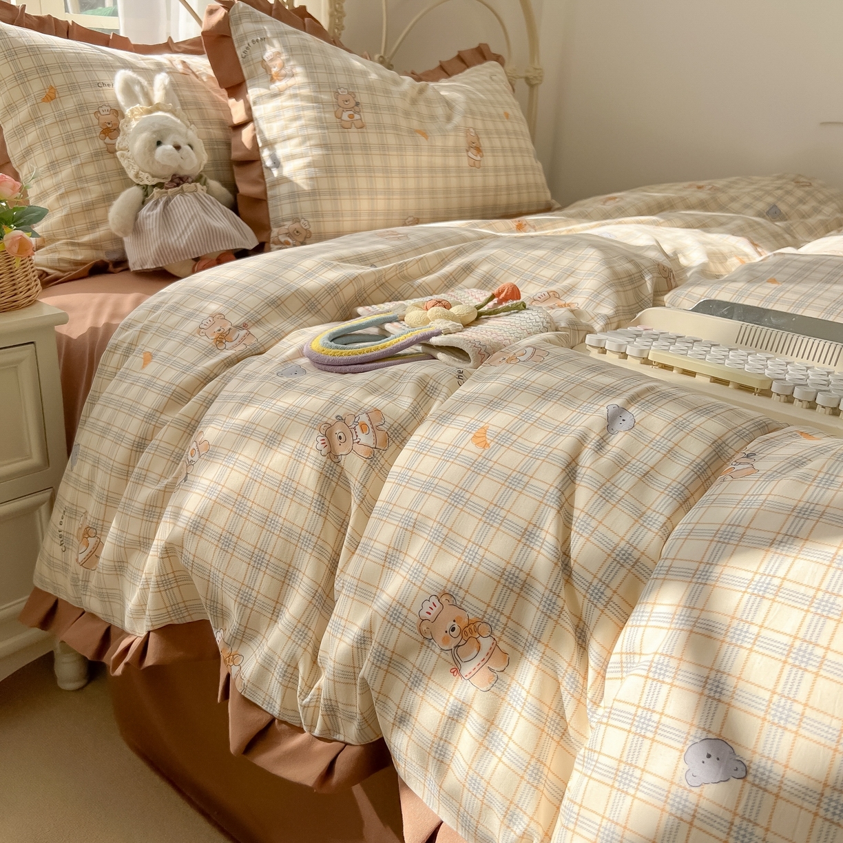 91家纺网 家纺一手货源 找家纺 韩巢家纺 2026新款花边款针织双层纱四件套 熊先生