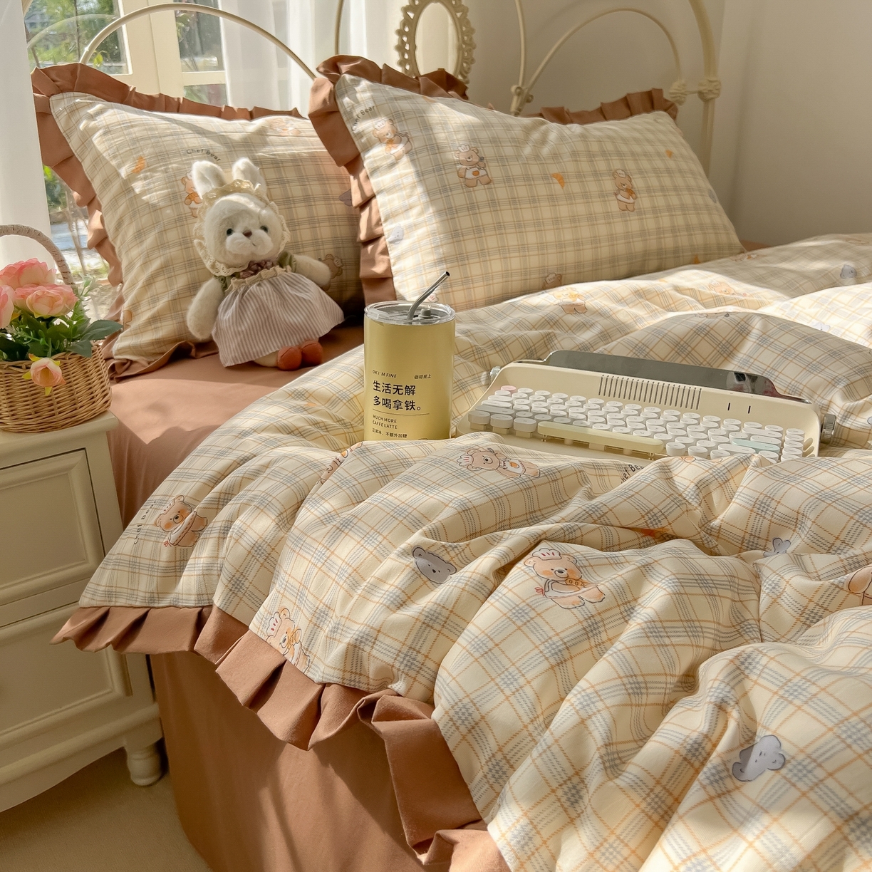 91家纺网 家纺一手货源 找家纺 韩巢家纺 2026新款花边款针织双层纱四件套 熊先生