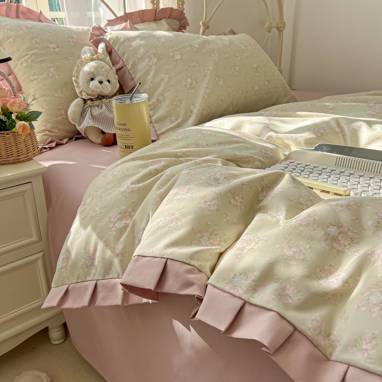 91家纺网 家纺一手货源 找家纺 韩巢家纺 2026新款花边款针织双层纱四件套 云山沐晚