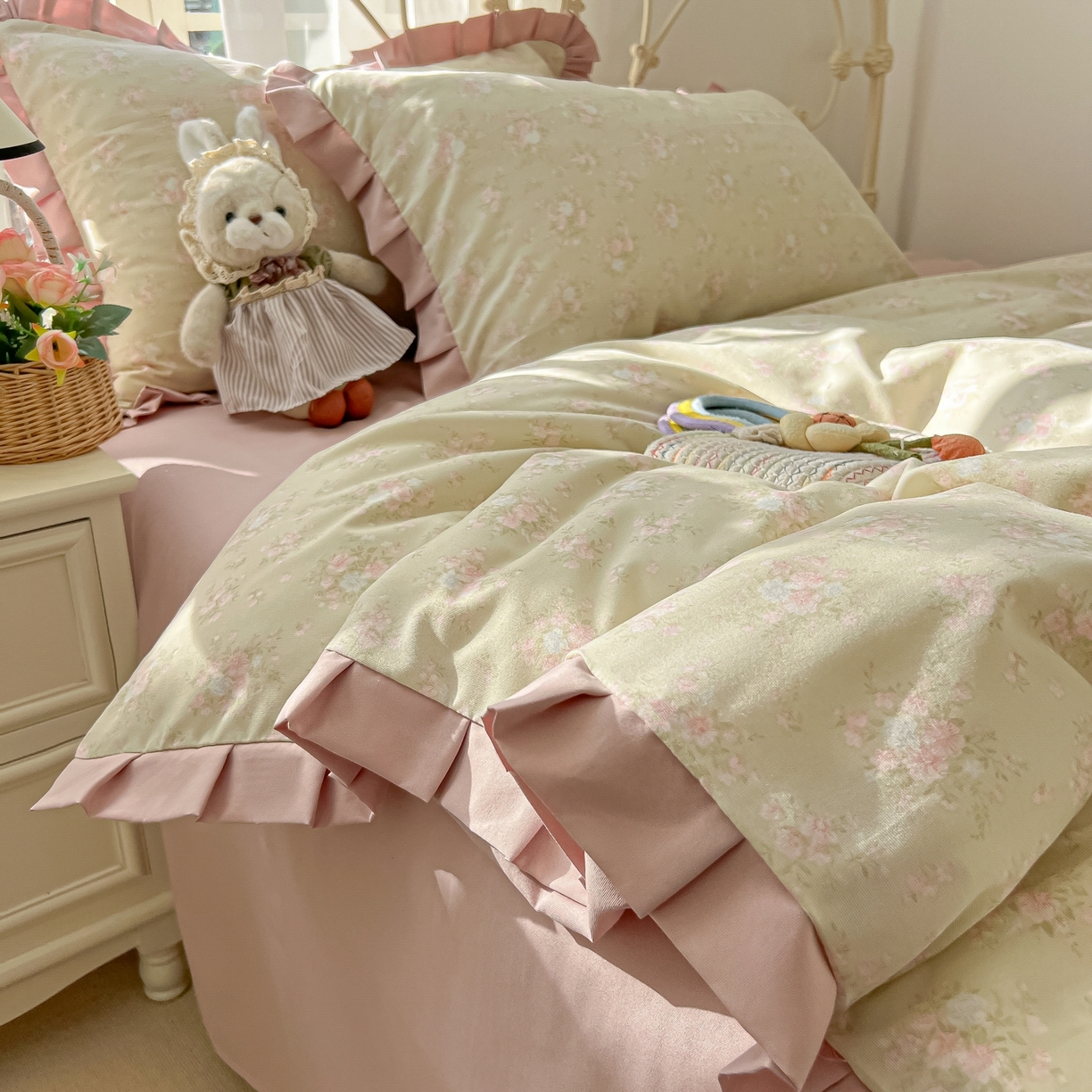 91家纺网 家纺一手货源 找家纺 韩巢家纺 2026新款花边款针织双层纱四件套 云山沐晚