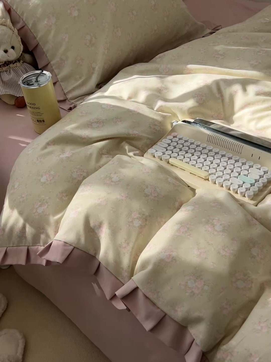 91家纺网 家纺一手货源 找家纺 韩巢家纺 2026新款花边款针织双层纱四件套 云山沐晚