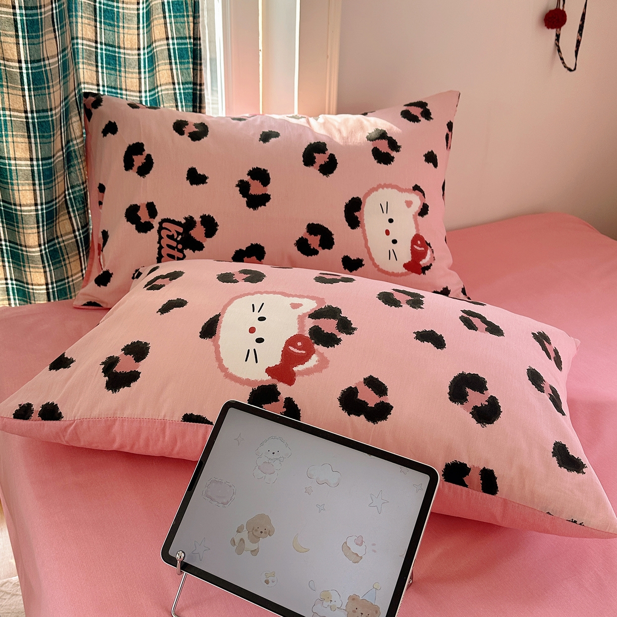 91家纺网 家纺一手货源 找家纺 桃子家居 2026新款ins小清新费尔岛猫咪全棉纯棉印花四件套 棉-喵吃鱼粉