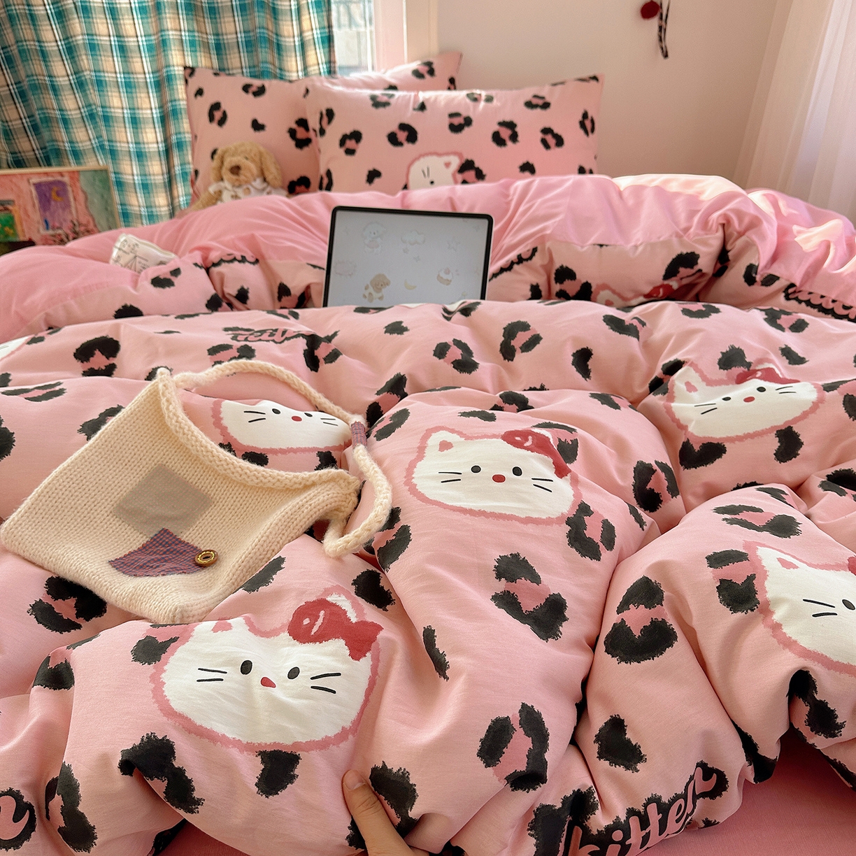 91家纺网 家纺一手货源 找家纺 桃子家居 2026新款ins小清新费尔岛猫咪全棉纯棉印花四件套 棉-喵吃鱼粉