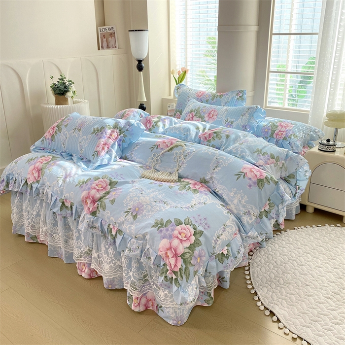 91家纺网 家纺一手货源 找家纺 乐逸家纺 2025新款100%纯棉全棉印花法式风情蕾丝花边床裙床盖款四件套 诺曼底庄园-蓝