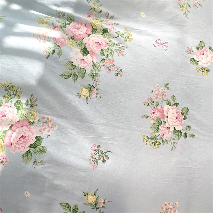 91家纺网 家纺一手货源 找家纺 乐逸家纺 2025新款100%纯棉全棉印花法式风情蕾丝花边床裙床盖款四件套 玫瑰风情-蓝