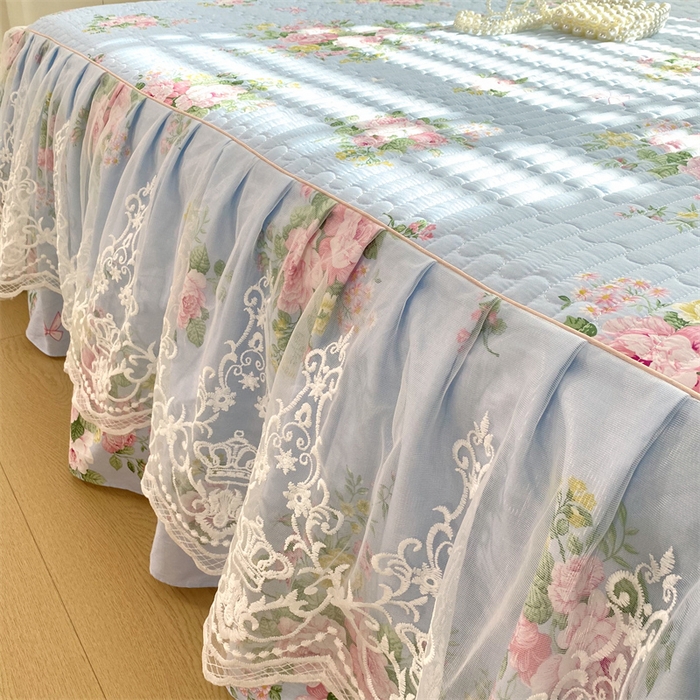 91家纺网 家纺一手货源 找家纺 乐逸家纺 2025新款100%纯棉全棉印花法式风情蕾丝花边床裙床盖款四件套 玫瑰风情-蓝