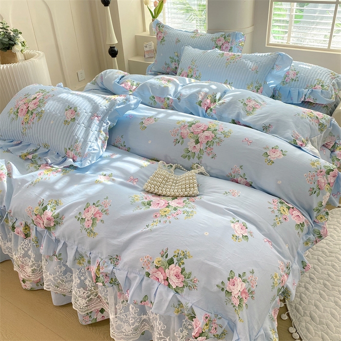 91家纺网 家纺一手货源 找家纺 乐逸家纺 2025新款100%纯棉全棉印花法式风情蕾丝花边床裙床盖款四件套 玫瑰风情-蓝