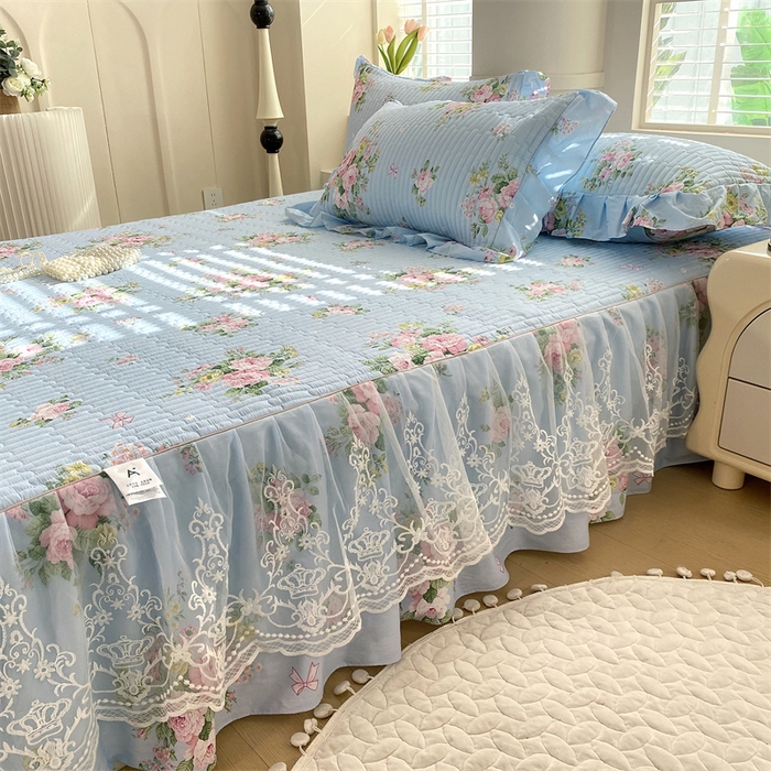 91家纺网 家纺一手货源 找家纺 乐逸家纺 2025新款100%纯棉全棉印花法式风情蕾丝花边床裙床盖款四件套 玫瑰风情-蓝