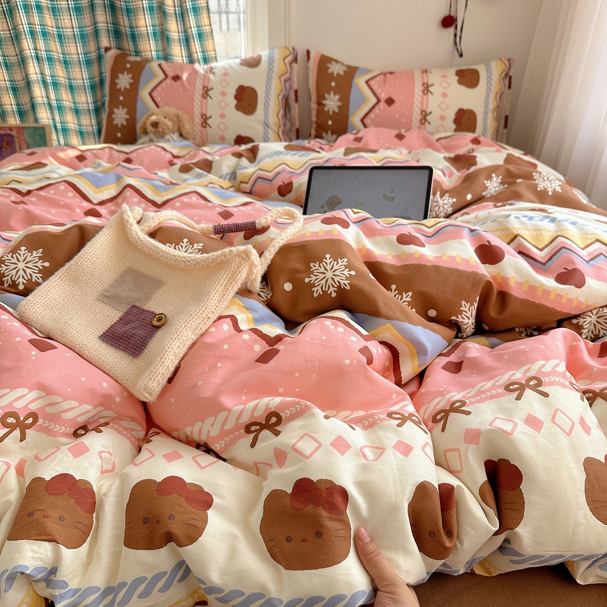 91家纺网 家纺一手货源 找家纺 桃子家居 2026新款ins小清新费尔岛猫咪全棉纯棉印花四件套 棉-甜粉樱桃猫