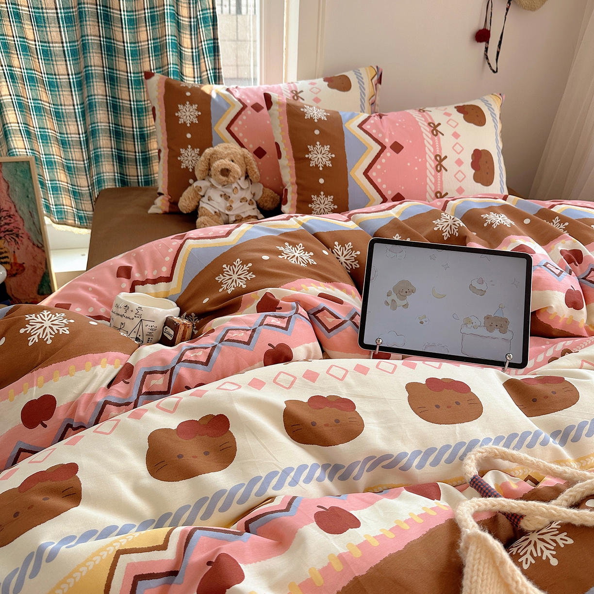 91家纺网 家纺一手货源 找家纺 桃子家居 2026新款ins小清新费尔岛猫咪全棉纯棉印花四件套 棉-甜粉樱桃猫