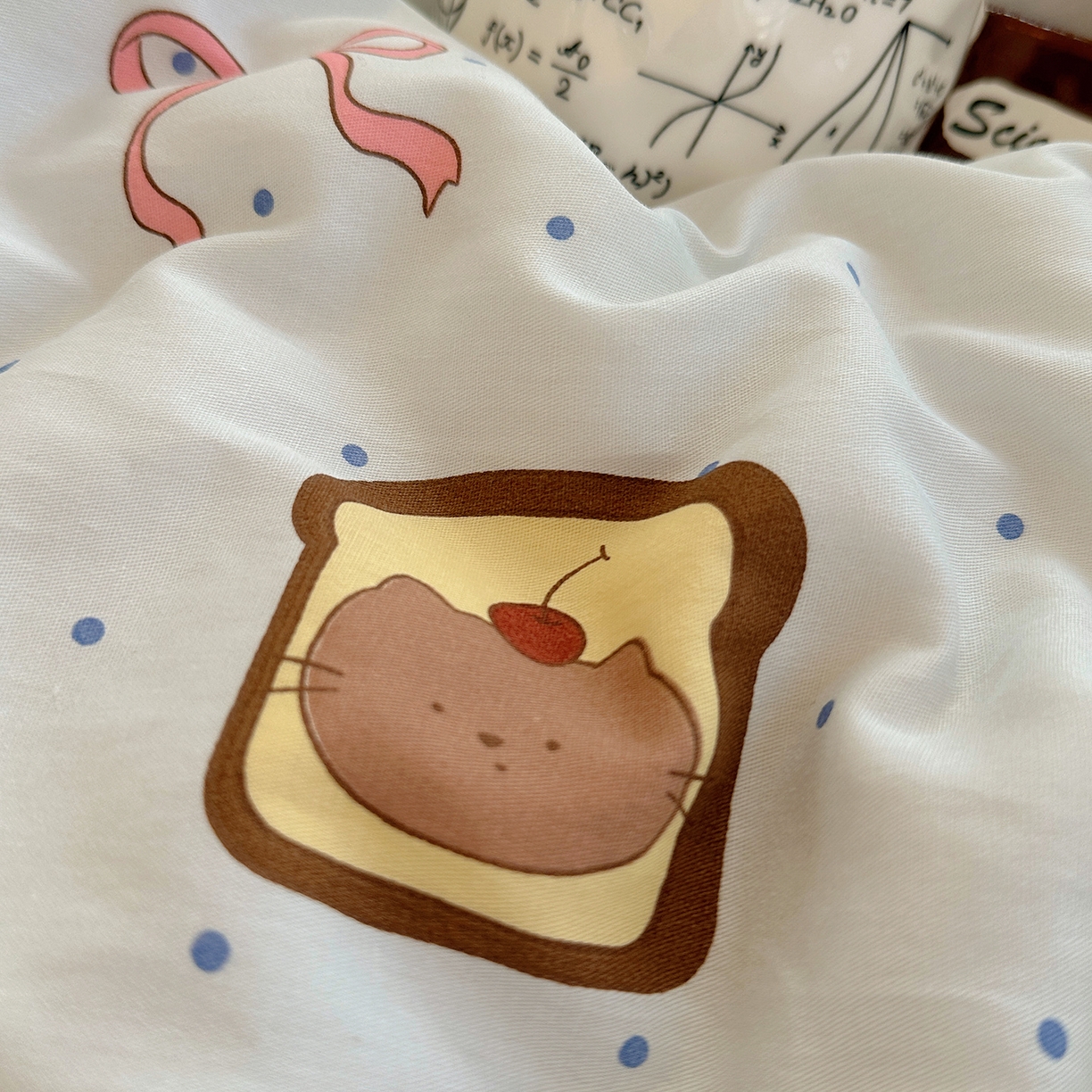 91家纺网 家纺一手货源 找家纺 桃子家居 2026新款ins小清新费尔岛猫咪全棉纯棉印花四件套 棉-甜甜日记