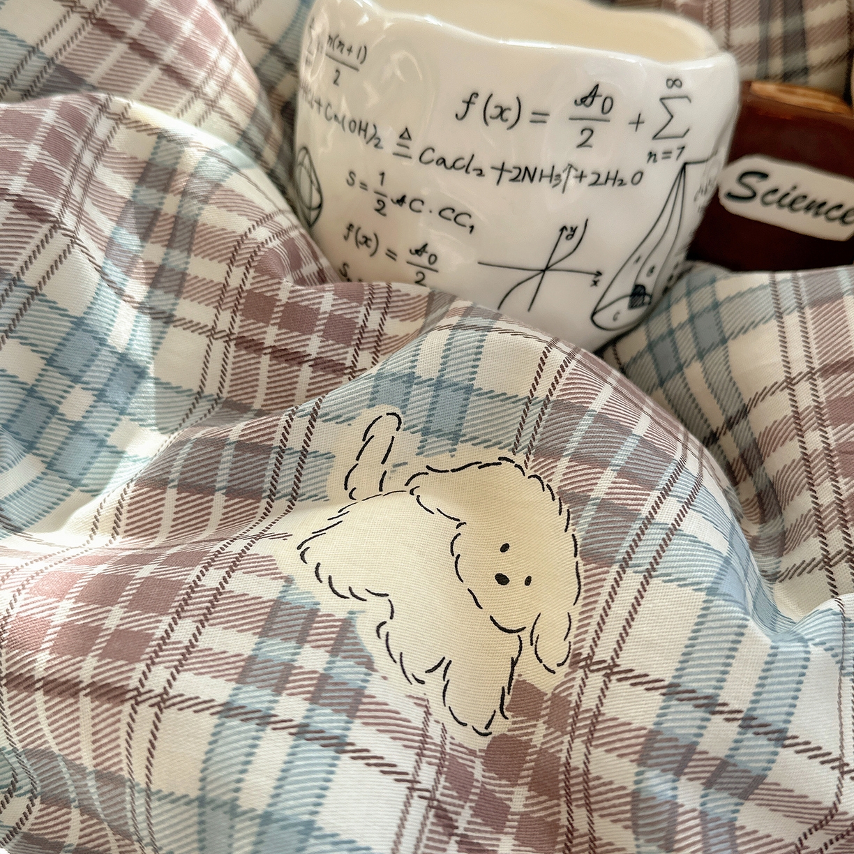 91家纺网 家纺一手货源 找家纺 桃子家居 2026新款ins小清新费尔岛猫咪全棉纯棉印花四件套 棉-紫格梦幻狗