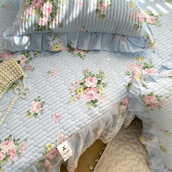 91家纺网 家纺一手货源 找家纺 乐逸家纺 2025新款100%纯棉全棉印花法式风情蕾丝花边床裙床盖 玫瑰风情-蓝