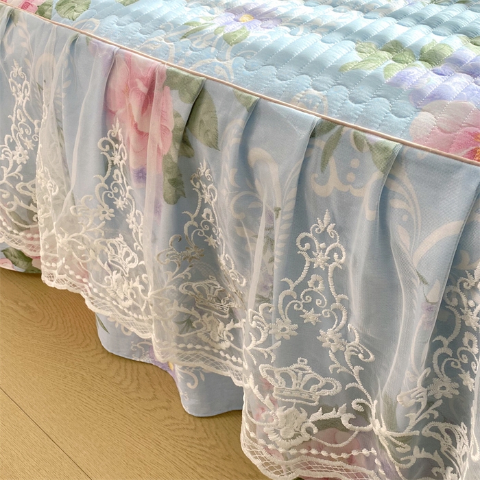 91家纺网 家纺一手货源 找家纺 乐逸家纺 2025新款100%纯棉全棉印花法式风情蕾丝花边床裙床盖 诺曼底庄园-蓝