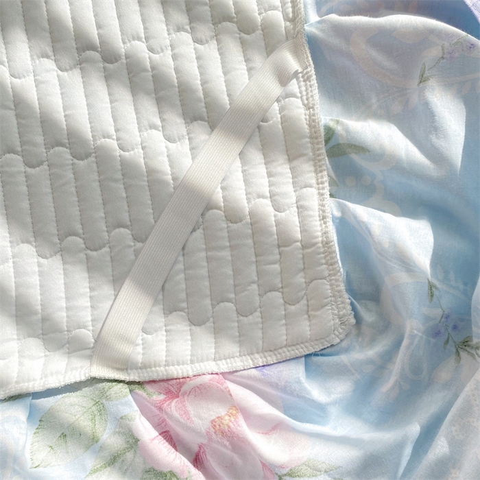 91家纺网 家纺一手货源 找家纺 乐逸家纺 2025新款100%纯棉全棉印花法式风情蕾丝花边床裙床盖 诺曼底庄园-蓝