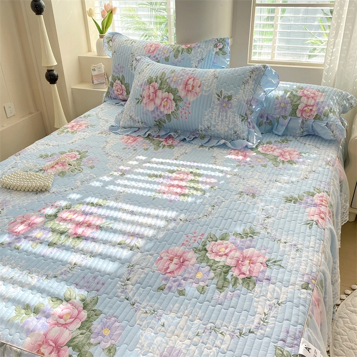 91家纺网 家纺一手货源 找家纺 乐逸家纺 2025新款100%纯棉全棉印花法式风情蕾丝花边床裙床盖 诺曼底庄园-蓝