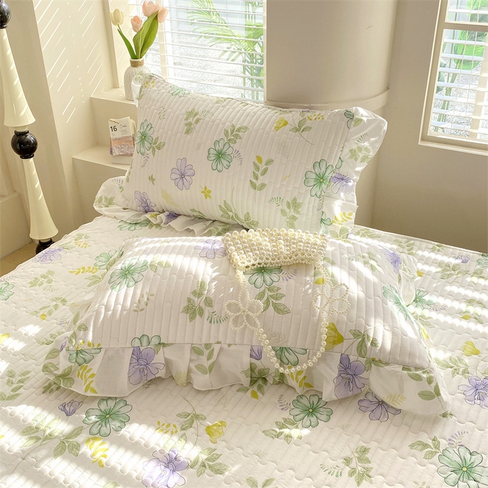 91家纺网 家纺一手货源 找家纺 乐逸家纺 2025新款100%纯棉全棉印花法式风情蕾丝花边床裙床盖 柔风铃兰花瓣