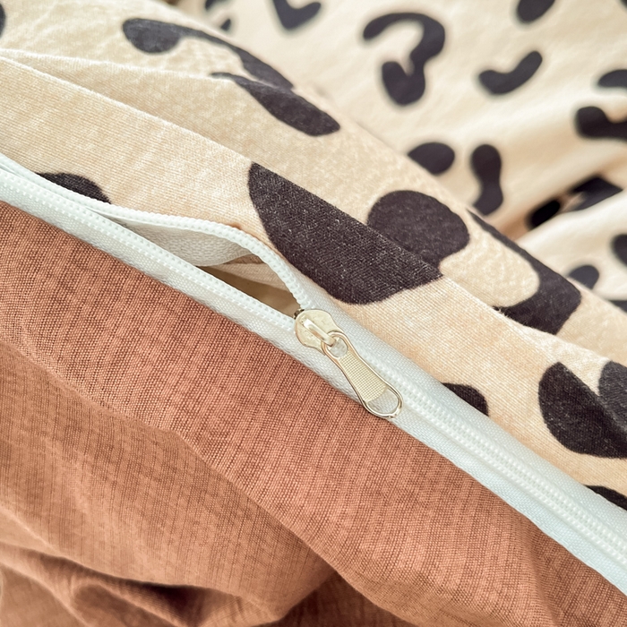 91家纺网 家纺一手货源 找家纺 港岛妹妹 2025新款大版印花云感双层纱四件套 豹纹凯蒂