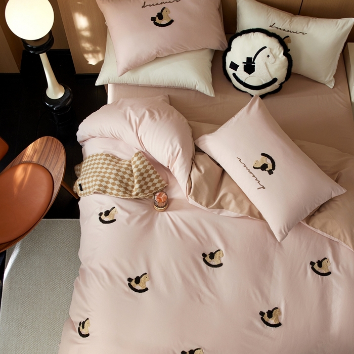 91家纺网 家纺一手货源 找家纺 （总）初拾 2024新款100s澳棉磨毛刺绣四件套-木马骑士