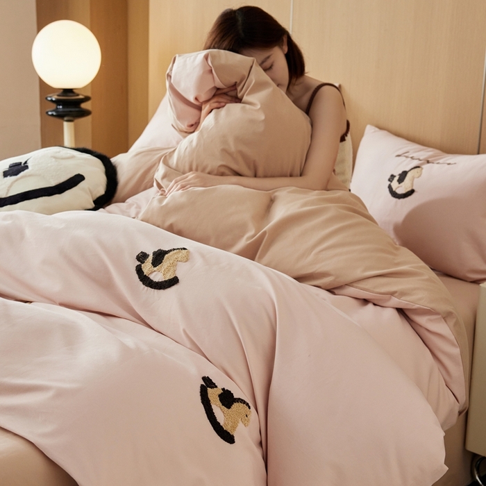 91家纺网 家纺一手货源 找家纺 （总）初拾 2024新款100s澳棉磨毛刺绣四件套-木马骑士