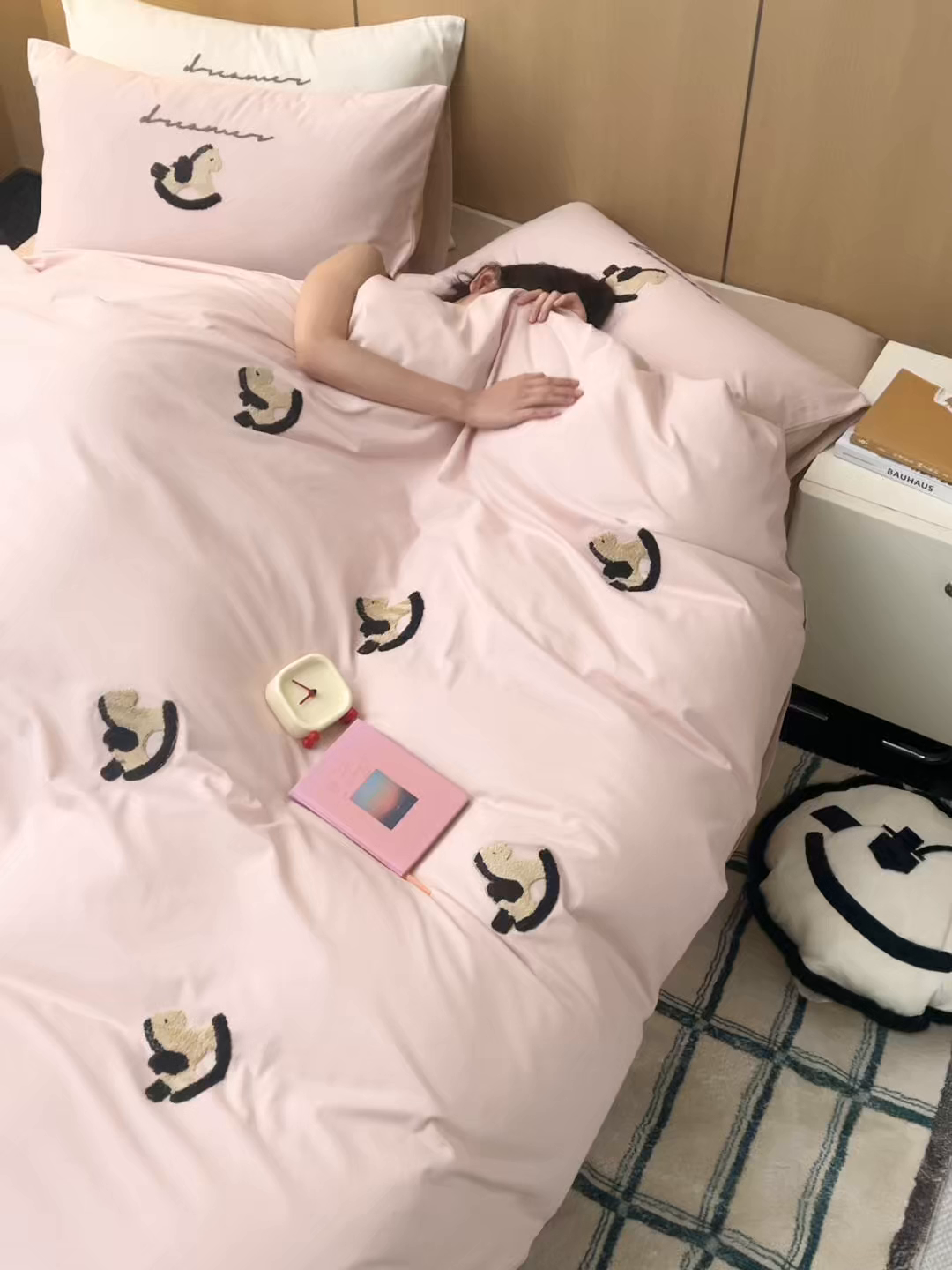 91家纺网 家纺一手货源 找家纺 （总）初拾 2024新款100s澳棉磨毛刺绣四件套-木马骑士