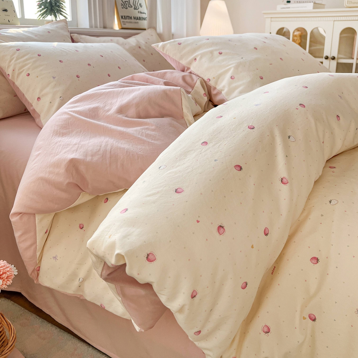 91家纺网 家纺一手货源 找家纺 格真 2026新款韩国小布袋A类古法水洗仿棉云感纱四件套 草莓多多