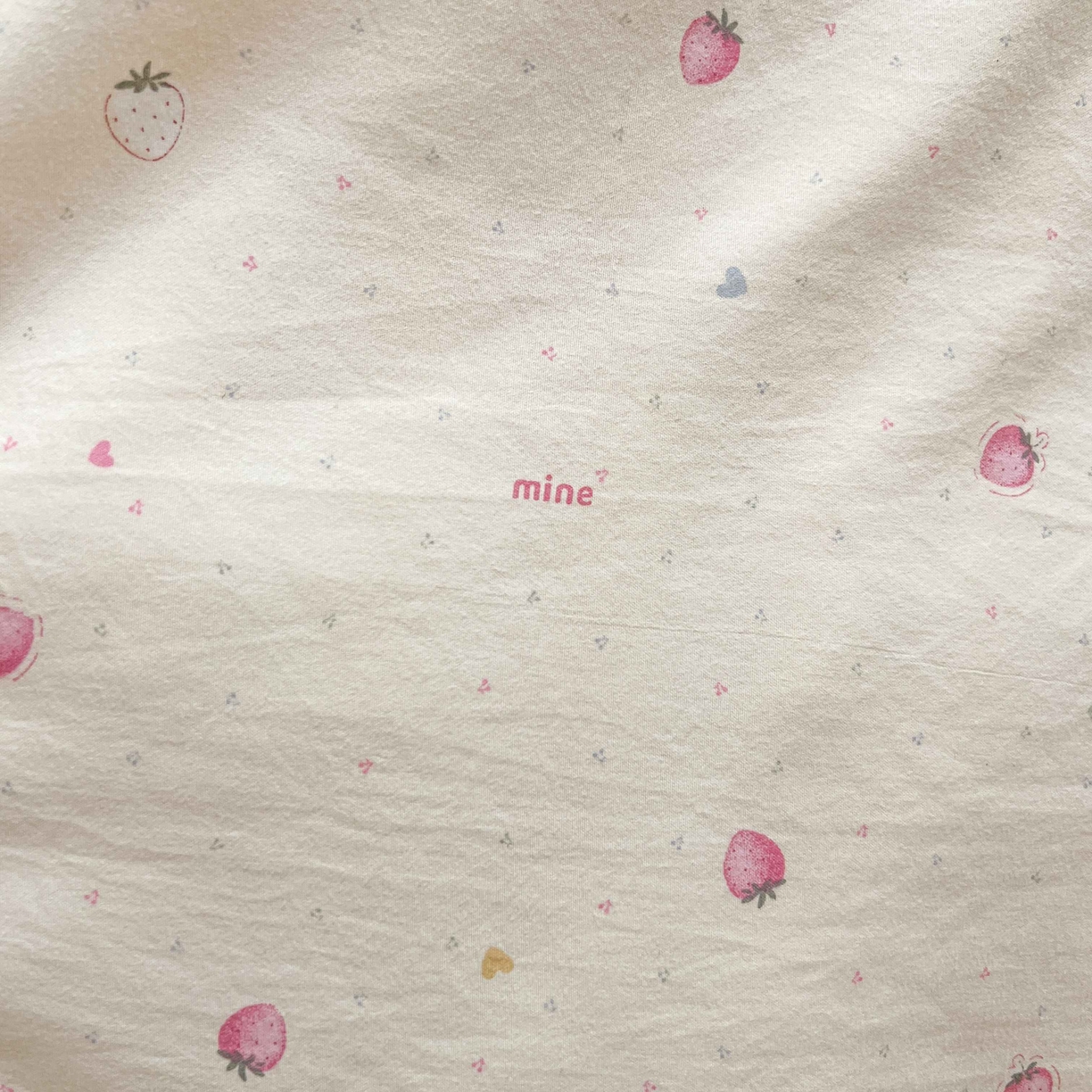 91家纺网 家纺一手货源 找家纺 格真 2026新款韩国小布袋A类古法水洗仿棉云感纱四件套 草莓多多