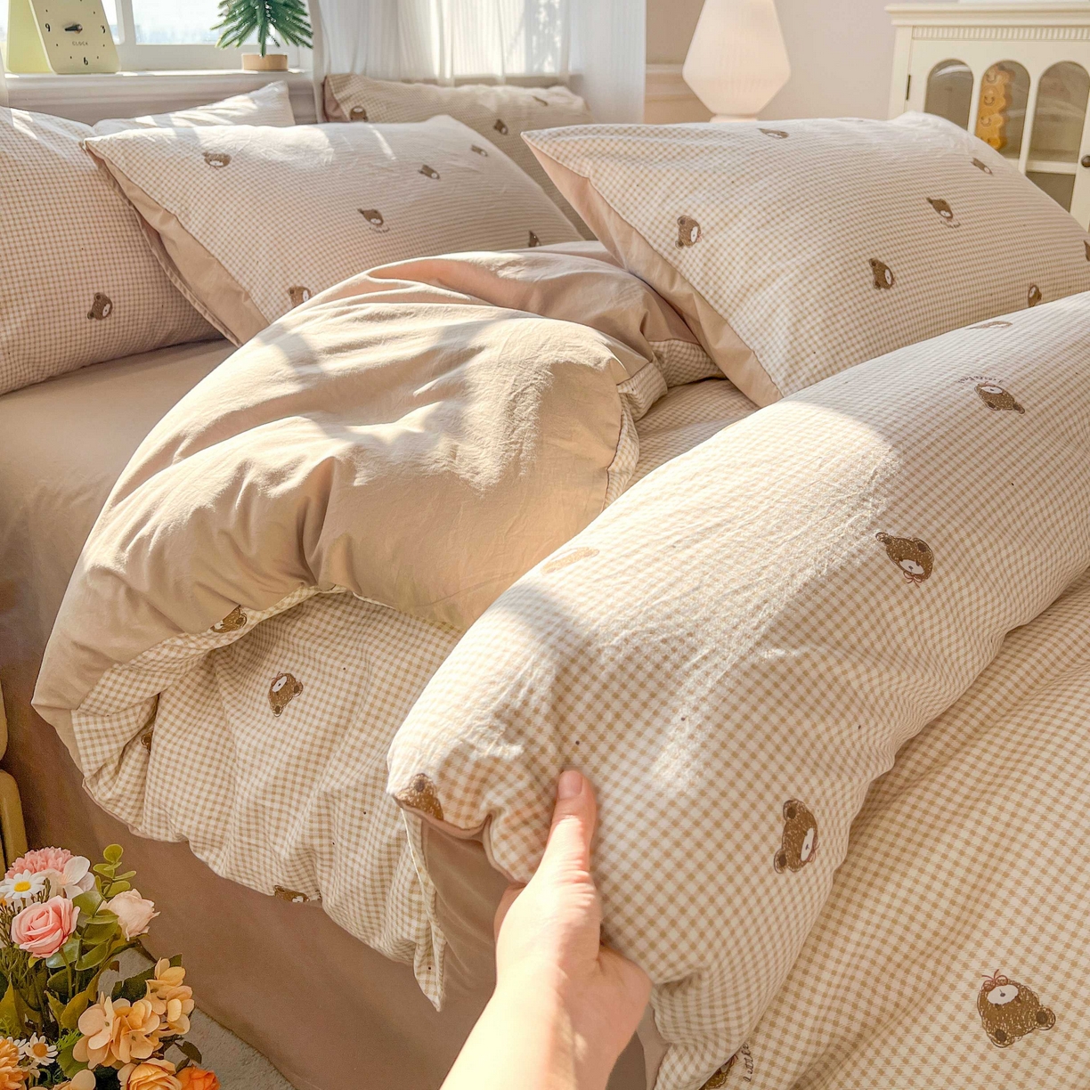 91家纺网 家纺一手货源 找家纺 格真 2026新款韩国小布袋A类古法水洗仿棉云感纱四件套 格纹小熊