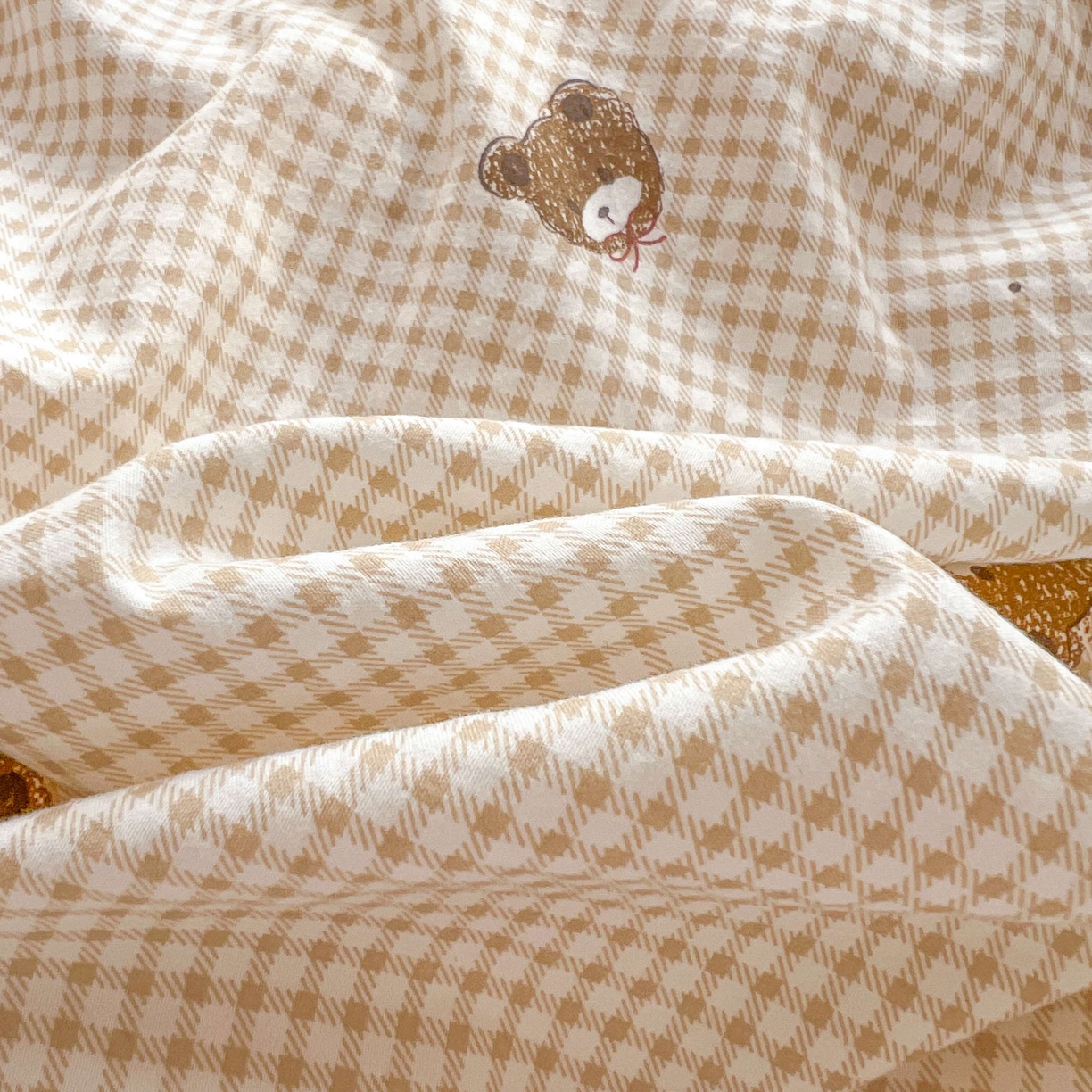 91家纺网 家纺一手货源 找家纺 格真 2026新款韩国小布袋A类古法水洗仿棉云感纱四件套 格纹小熊