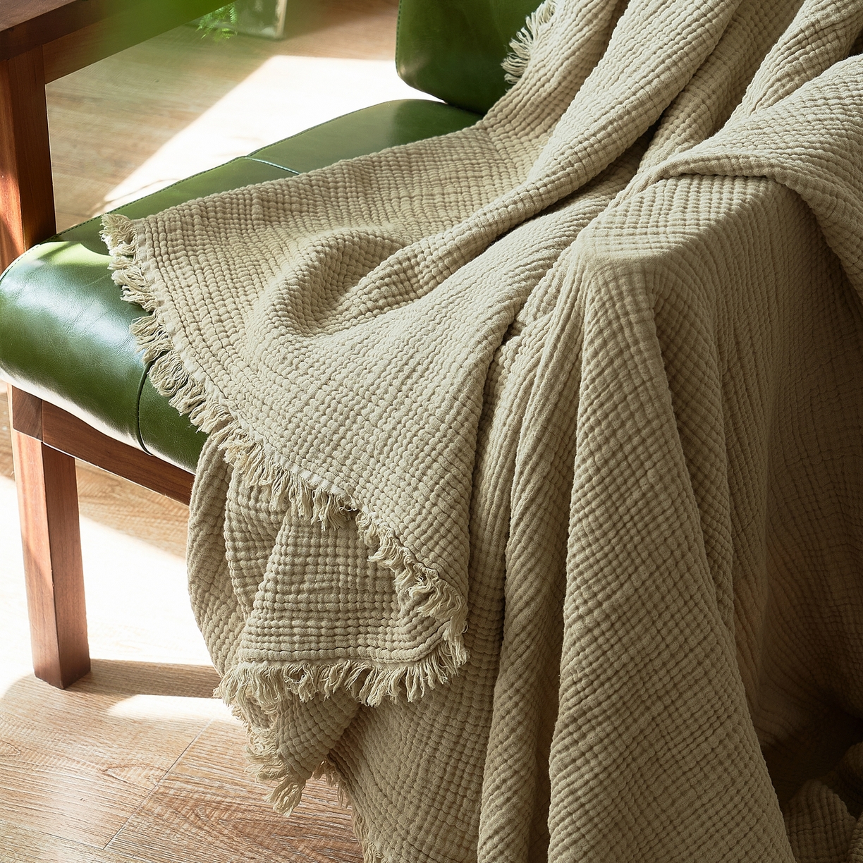 91家纺网 家纺一手货源 找家纺 子和 2024新款全棉四层纱流苏毯 鼠尾草绿