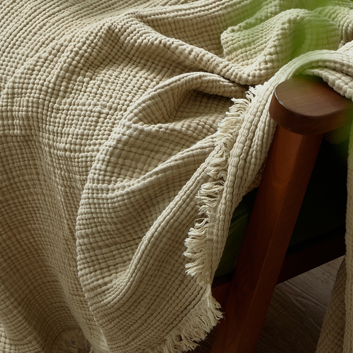 91家纺网 家纺一手货源 找家纺 子和 2024新款全棉四层纱流苏毯 鼠尾草绿