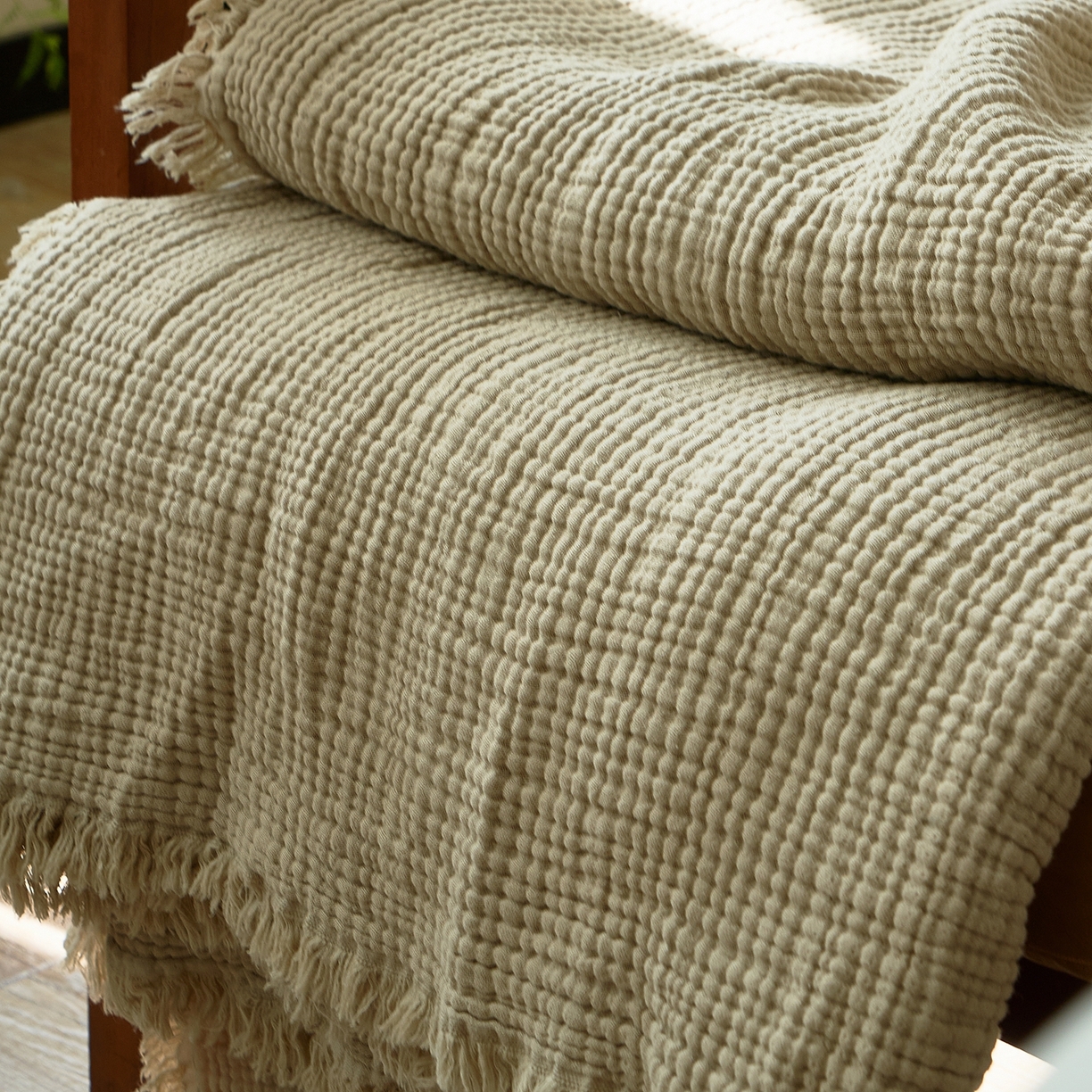 91家纺网 家纺一手货源 找家纺 子和 2024新款全棉四层纱流苏毯 鼠尾草绿