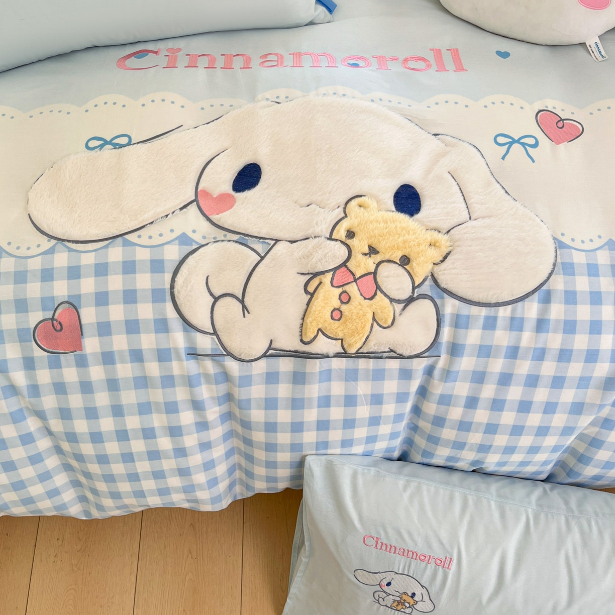 91家纺网 家纺一手货源 找家纺 金爱家 2026新款纯棉三丽鸥毛巾绣四件套 棉毛巾绣-开心大耳狗