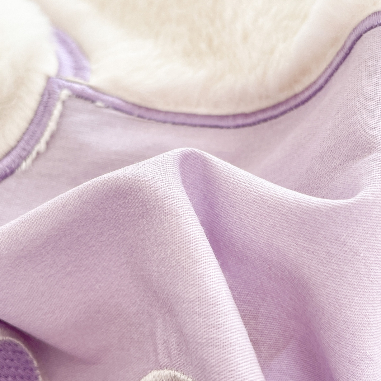 91家纺网 家纺一手货源 找家纺 金爱家 2026新款纯棉三丽鸥毛巾绣四件套 棉毛巾绣-紫格爱心kt