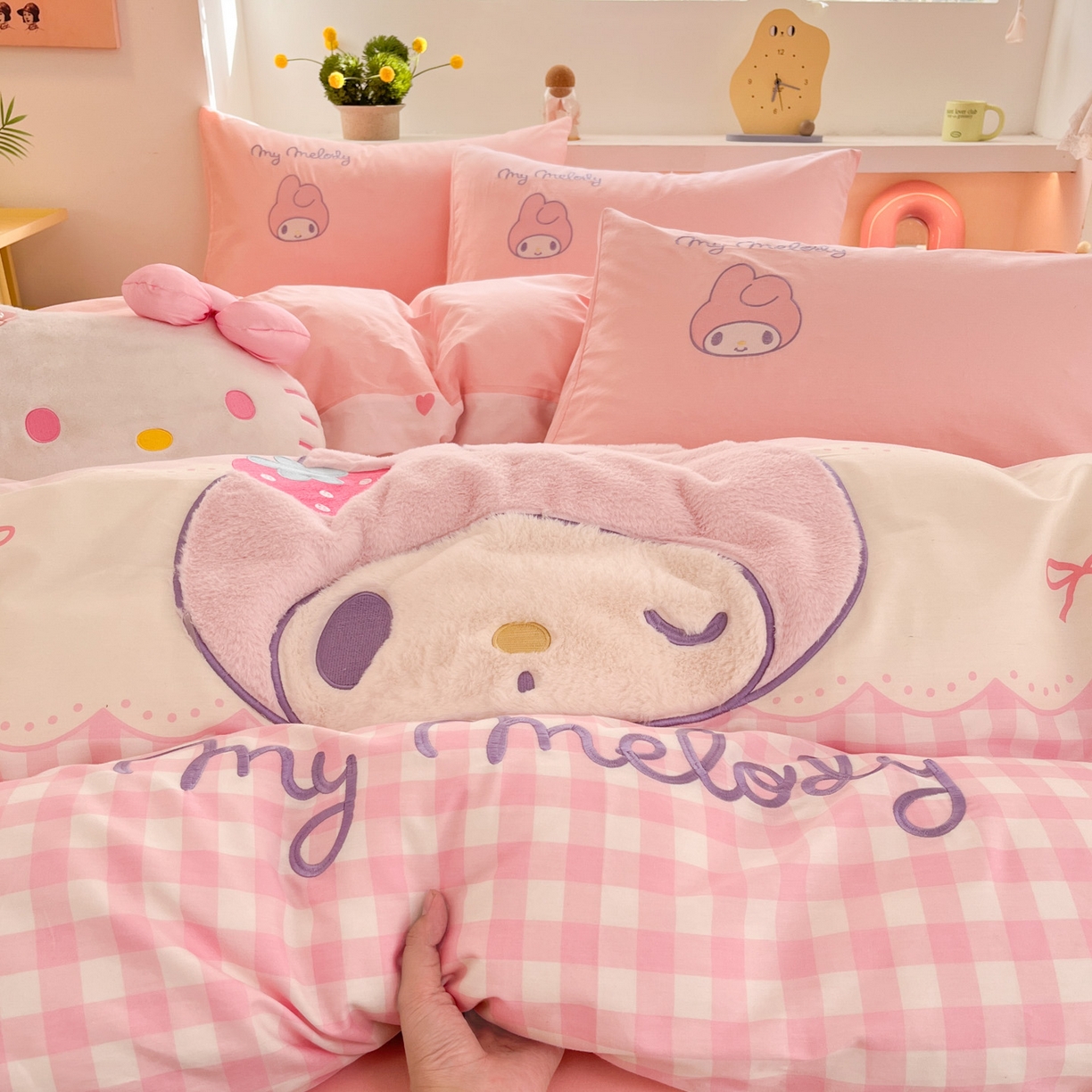 91家纺网 家纺一手货源 找家纺 金爱家 2026新款纯棉三丽鸥毛巾绣四件套 棉毛巾绣-萌萌美乐蒂