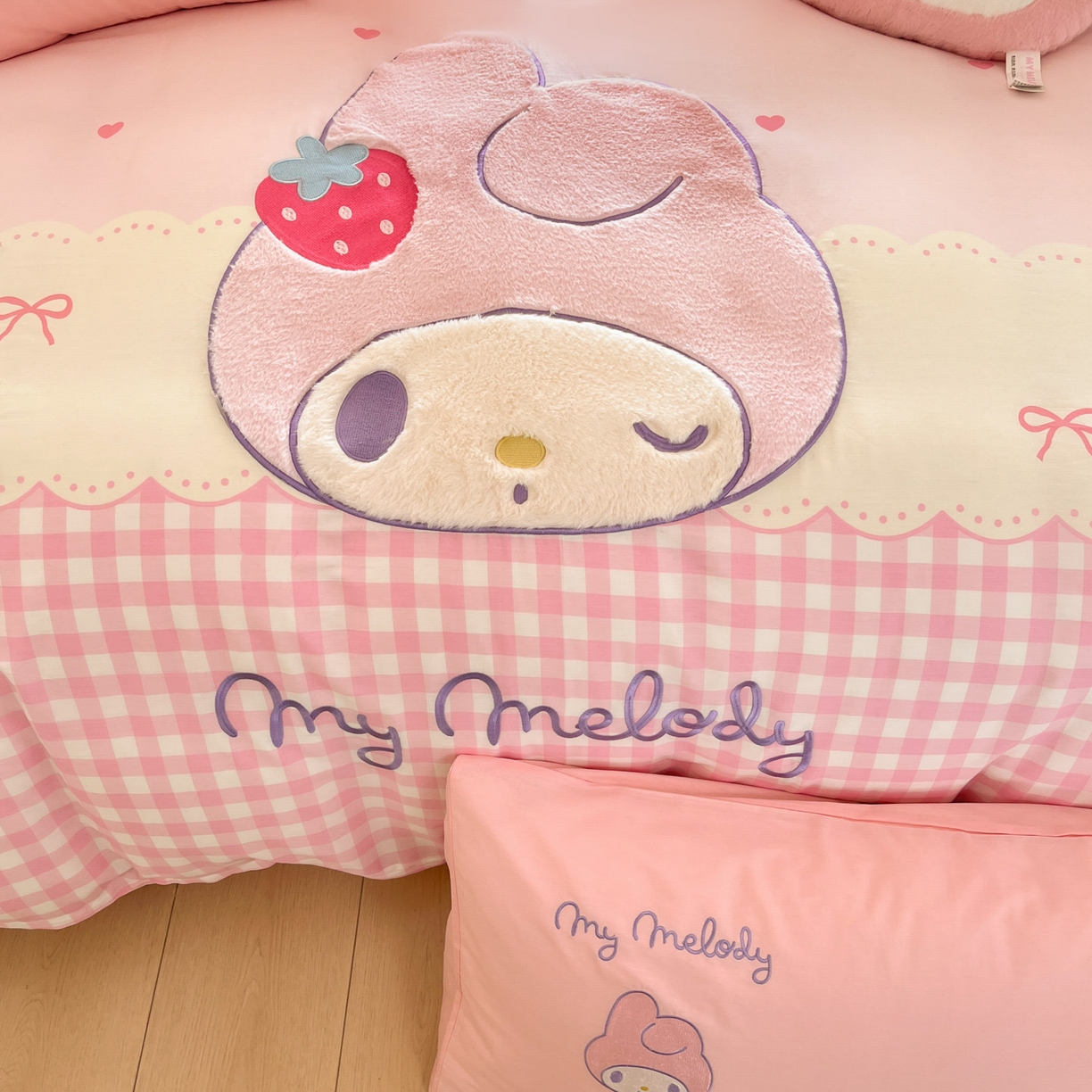 91家纺网 家纺一手货源 找家纺 金爱家 2026新款纯棉三丽鸥毛巾绣四件套 棉毛巾绣-萌萌美乐蒂