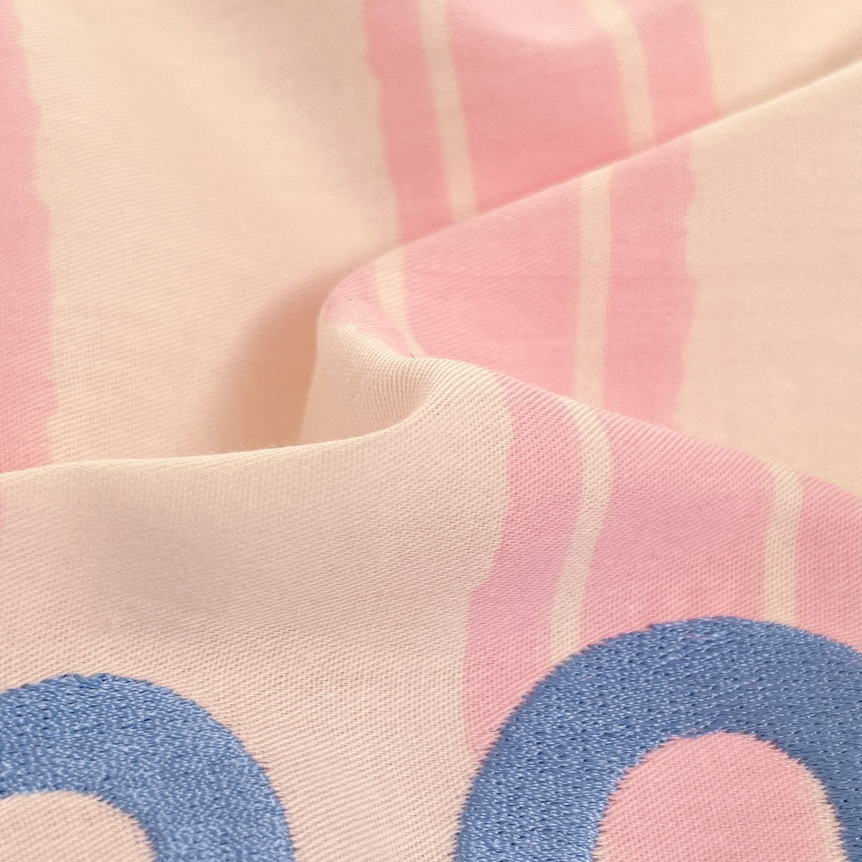 91家纺网 家纺一手货源 找家纺 金爱家 2026新款纯棉三丽鸥毛巾绣四件套 棉毛巾绣-粉红大耳狗