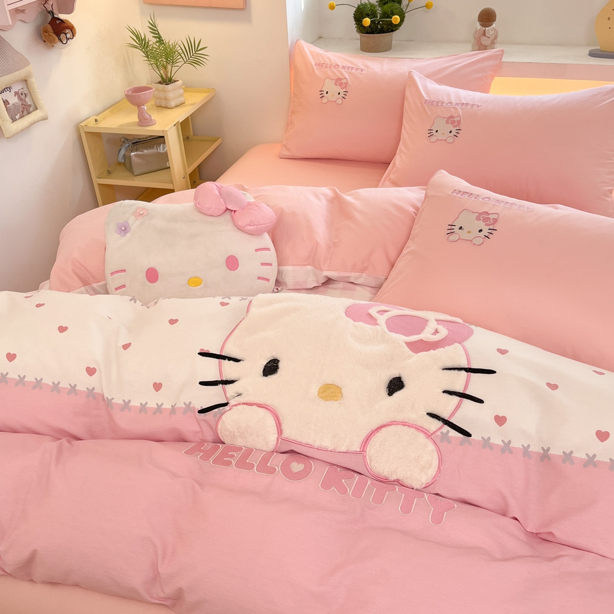 91家纺网 家纺一手货源 找家纺 金爱家 2026新款纯棉三丽鸥毛巾绣四件套 棉毛巾绣-粉格爱心kt