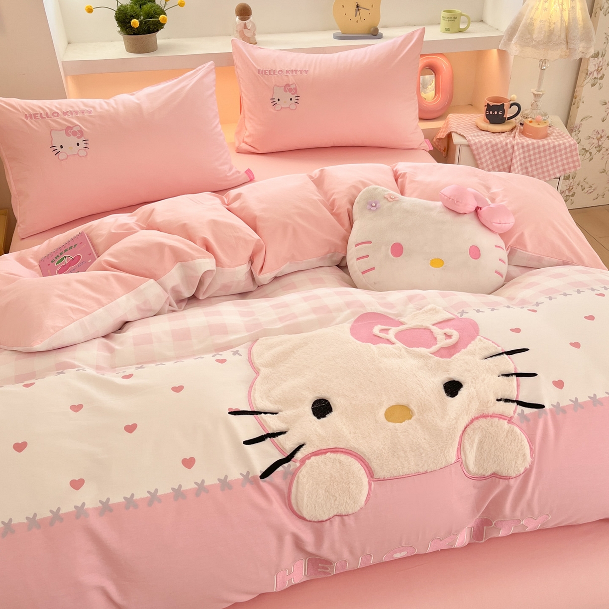 91家纺网 家纺一手货源 找家纺 金爱家 2026新款纯棉三丽鸥毛巾绣四件套 棉毛巾绣-粉格爱心kt