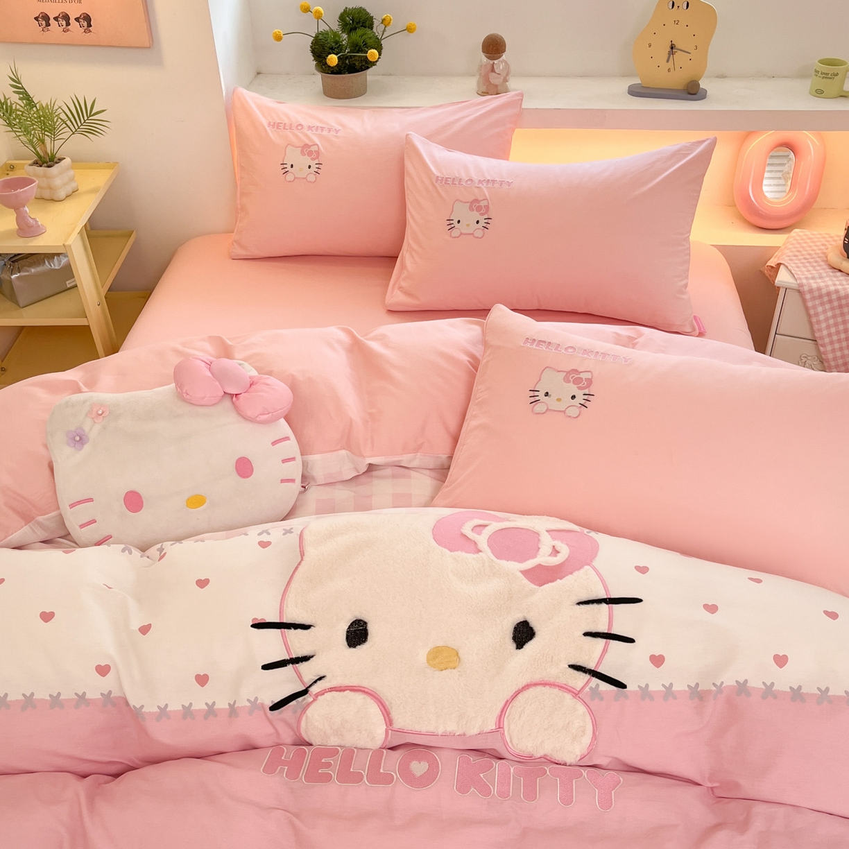 91家纺网 家纺一手货源 找家纺 金爱家 2026新款纯棉三丽鸥毛巾绣四件套 棉毛巾绣-粉格爱心kt