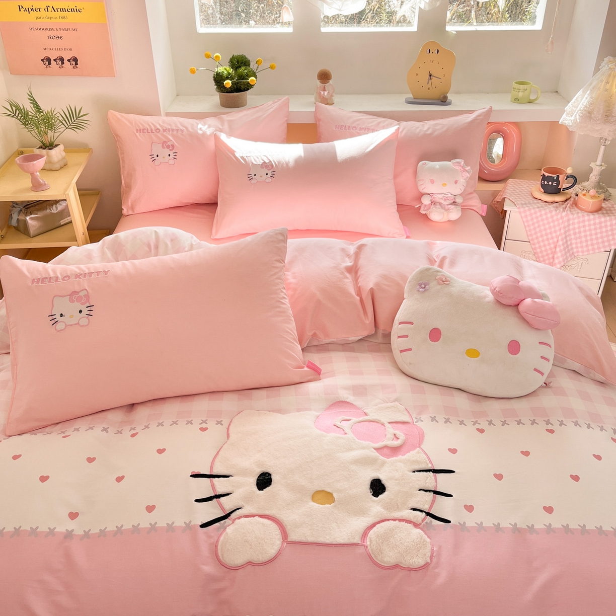 91家纺网 家纺一手货源 找家纺 金爱家 2026新款纯棉三丽鸥毛巾绣四件套 棉毛巾绣-粉格爱心kt