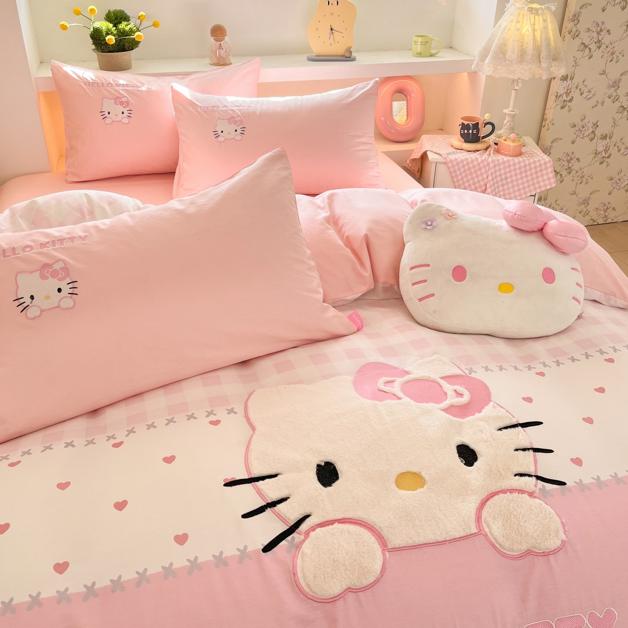 91家纺网 家纺一手货源 找家纺 金爱家 2026新款纯棉三丽鸥毛巾绣四件套 棉毛巾绣-粉格爱心kt