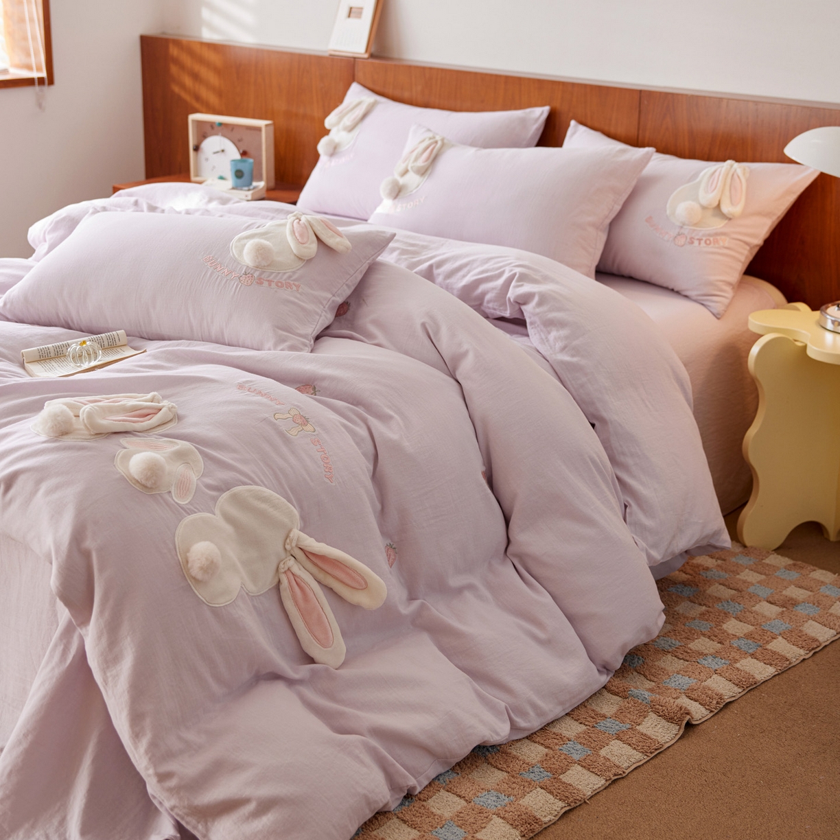 91家纺网 家纺一手货源 找家纺 爱缦 2025新款A类全棉水洗双层纱四件套-草莓兔系列（控价298起） 草莓兔-紫色