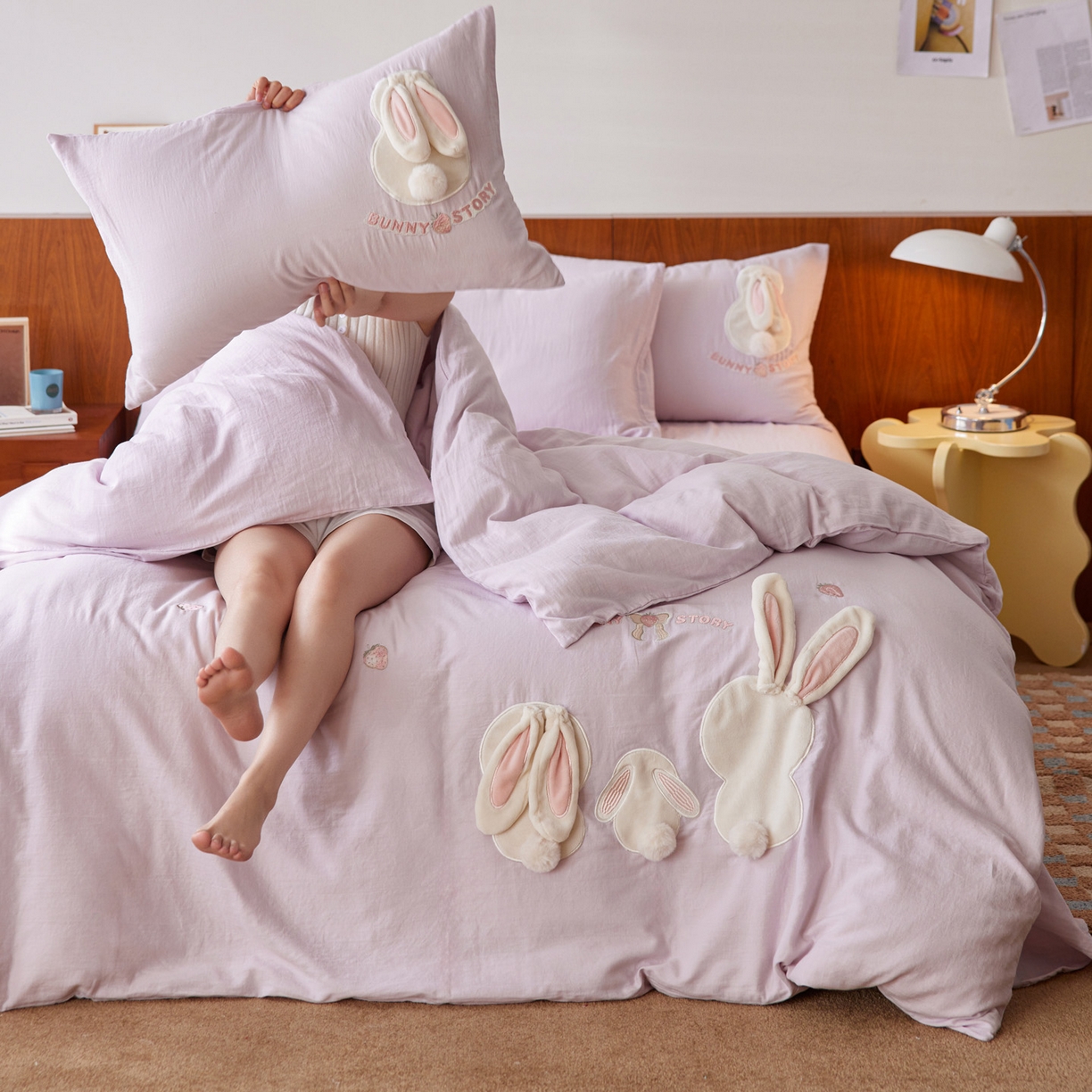 91家纺网 家纺一手货源 找家纺 爱缦 2025新款A类全棉水洗双层纱四件套-草莓兔系列（控价298起） 草莓兔-紫色