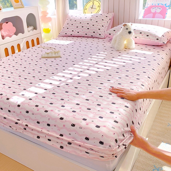 91家纺网 家纺一手货源 找家纺 小懒猪 2026新款全棉印花床笠 粉喵甜梦