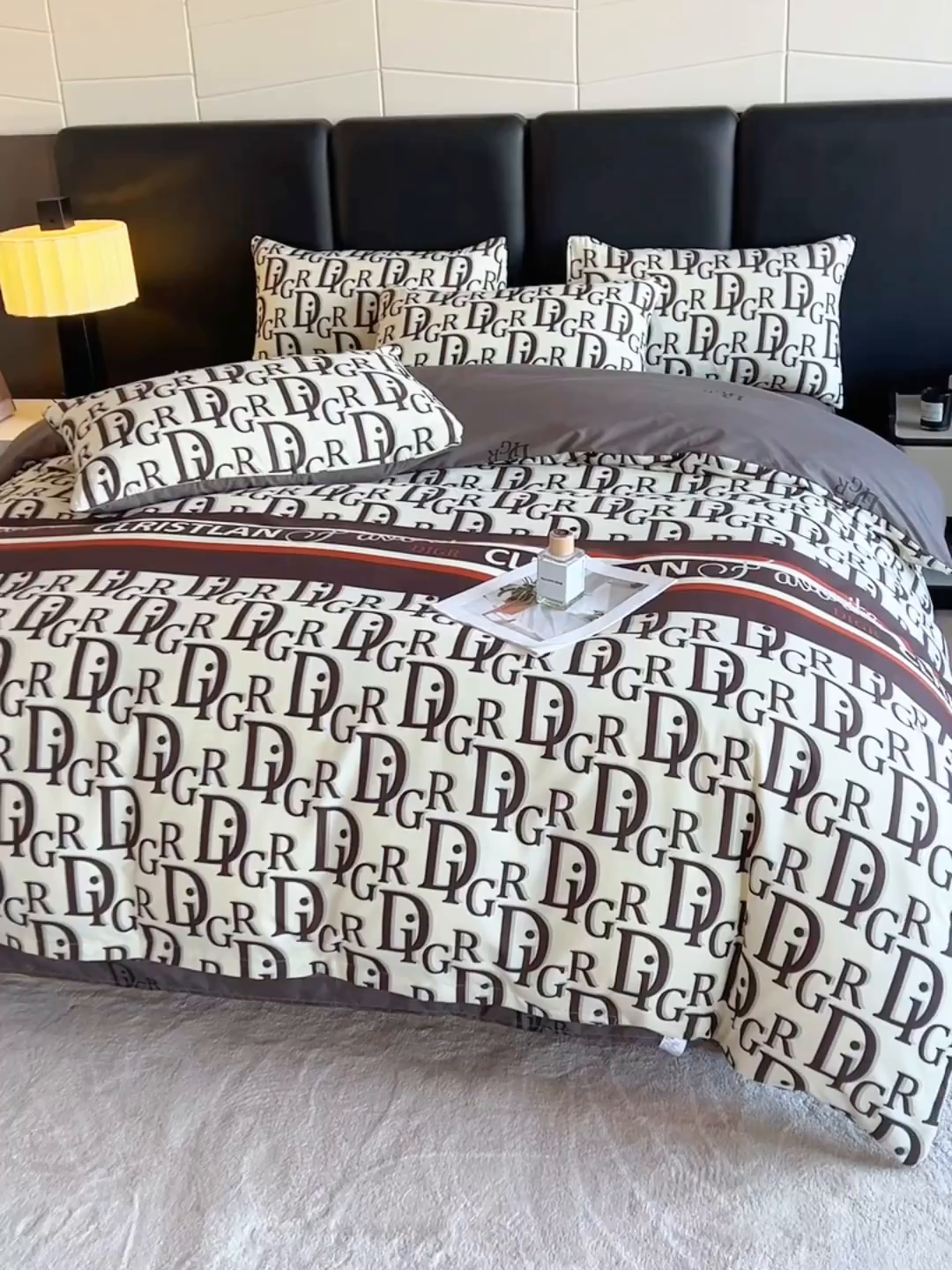 91家纺网 家纺一手货源 找家纺 友承家纺 2026新款床上用品加厚磨毛四件套春夏床单磨毛被套高级奢华宿舍三件套欧洲站 黑白迪