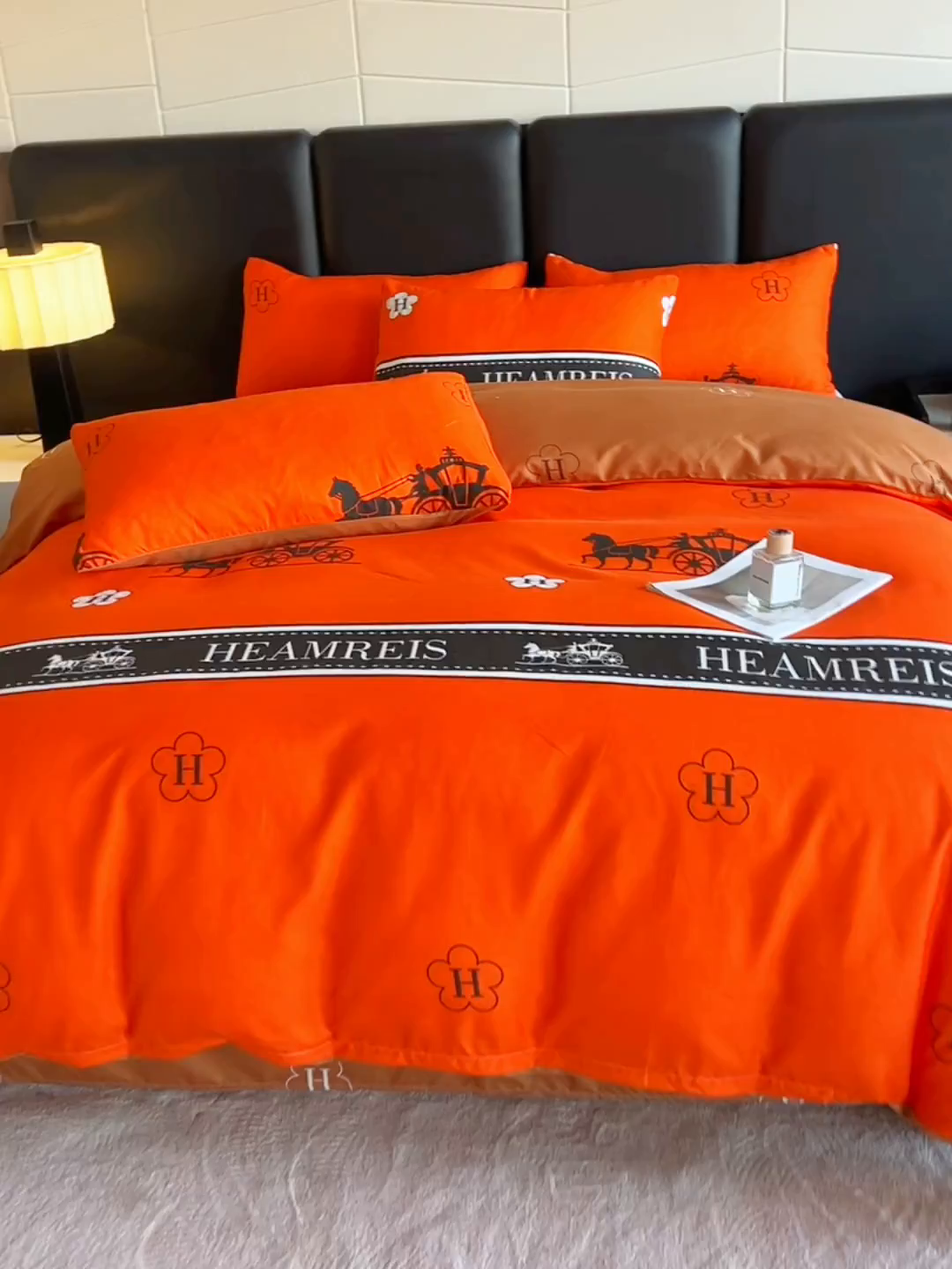 91家纺网 家纺一手货源 找家纺 友承家纺 2026新款床上用品加厚磨毛四件套春夏床单磨毛被套高级奢华宿舍三件套欧洲站 爱玛橙