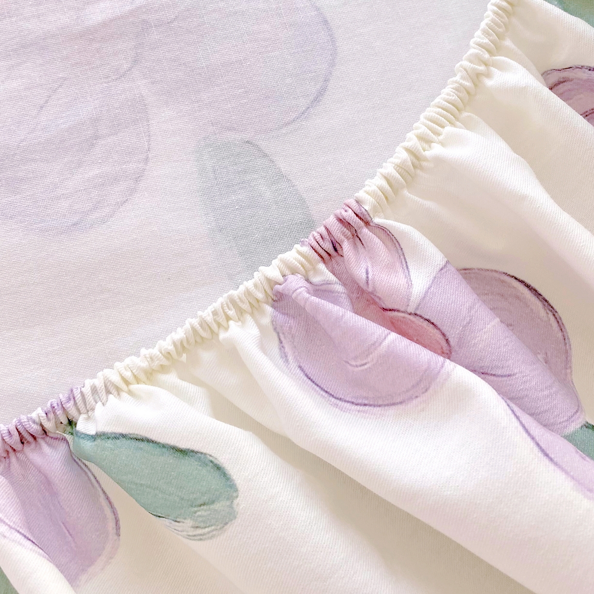 91家纺网 家纺一手货源 找家纺 小懒猪 2026新款全棉印花床笠 淡紫花屹