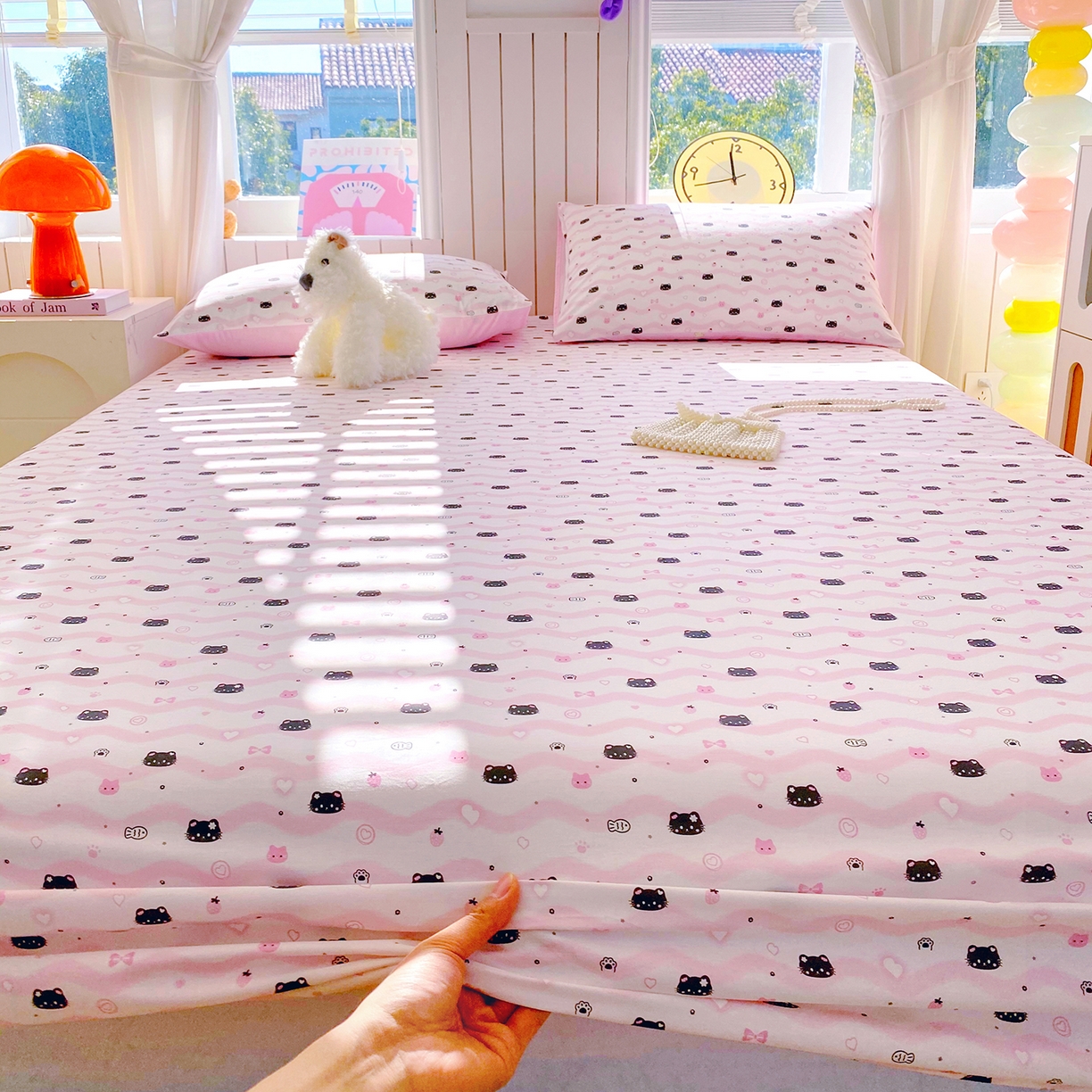 91家纺网 家纺一手货源 找家纺 小懒猪 2026新款全棉印花床笠 粉喵甜梦